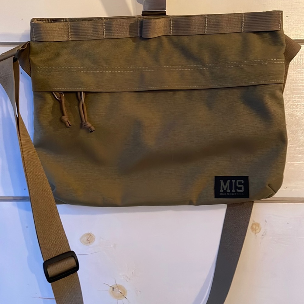 MIS made in California, USA padded messenger bag Olive Green